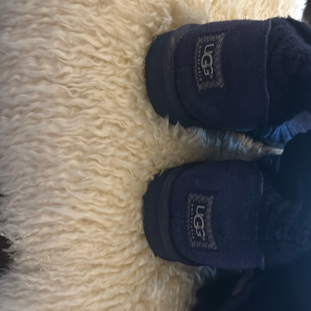 Knit UUG boots barely worn. Great condition no piling.